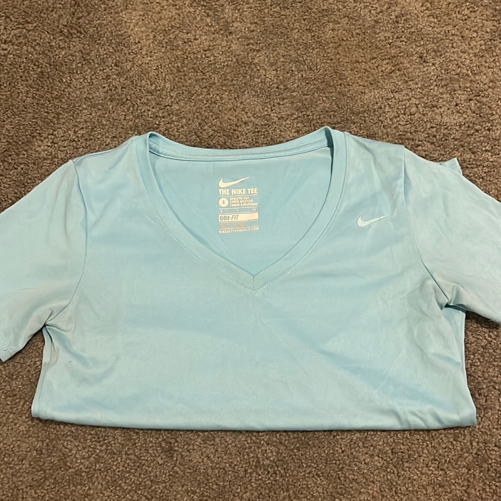 Small nike tee shirt